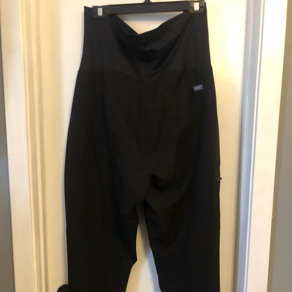 Maternity figs jogger scrubs